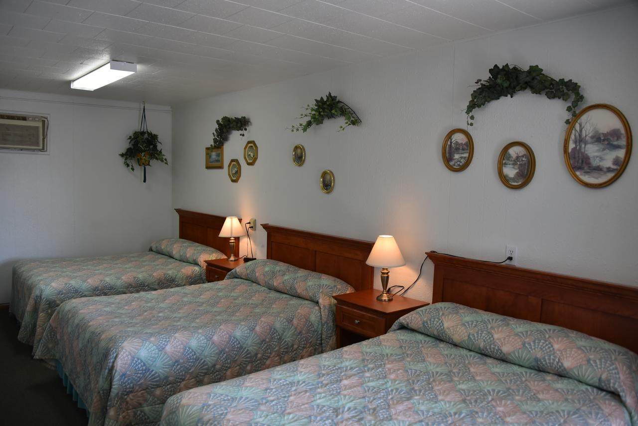 Royals Inn Motel Malta 外观 照片